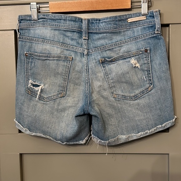 Anthropologie Pilcro Mid-Rise Distressed Boyfriend Denim Jean Shorts Size 25 - Picture 6 of 9